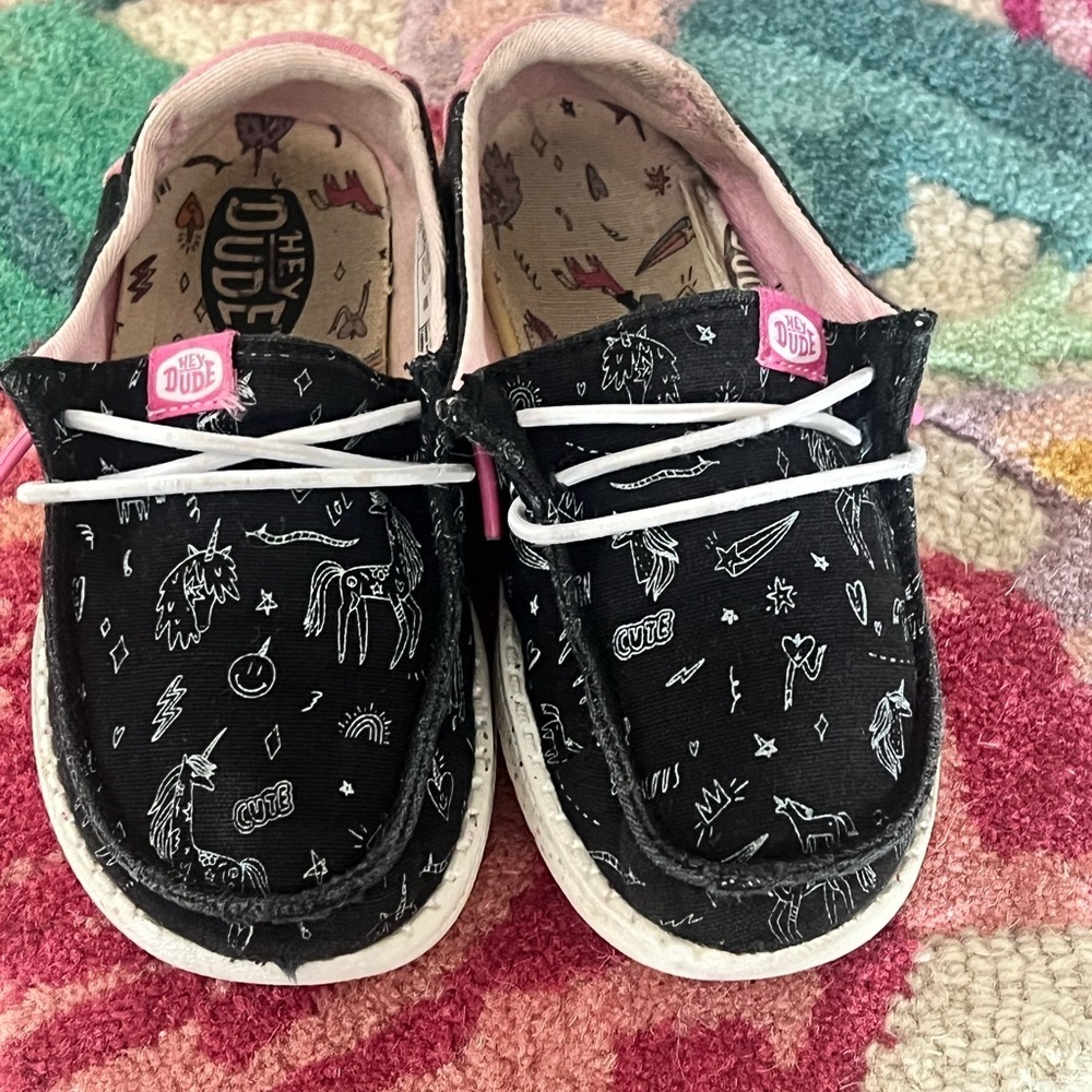 Hey Dude Kids' Black and White Unicorn 🦄 Doodle